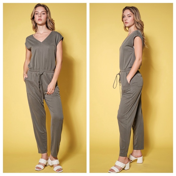 25 V-Neck Stretch Jumpsuits - Picture 3 of 4
